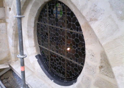 Vitry-sur-Seine - Eglise St-Germain - Restauration des vitraux - détail vitraux posé evc bavette d'évacuation des eaux de condensation